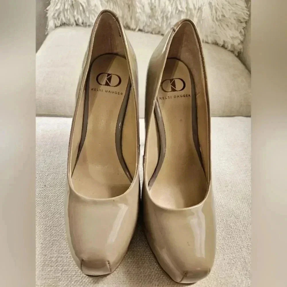 Kelsi Dagger beige stilettos